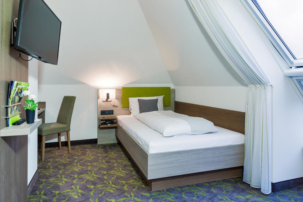 Hotel Бад-Цвишенан Экстерьер фото